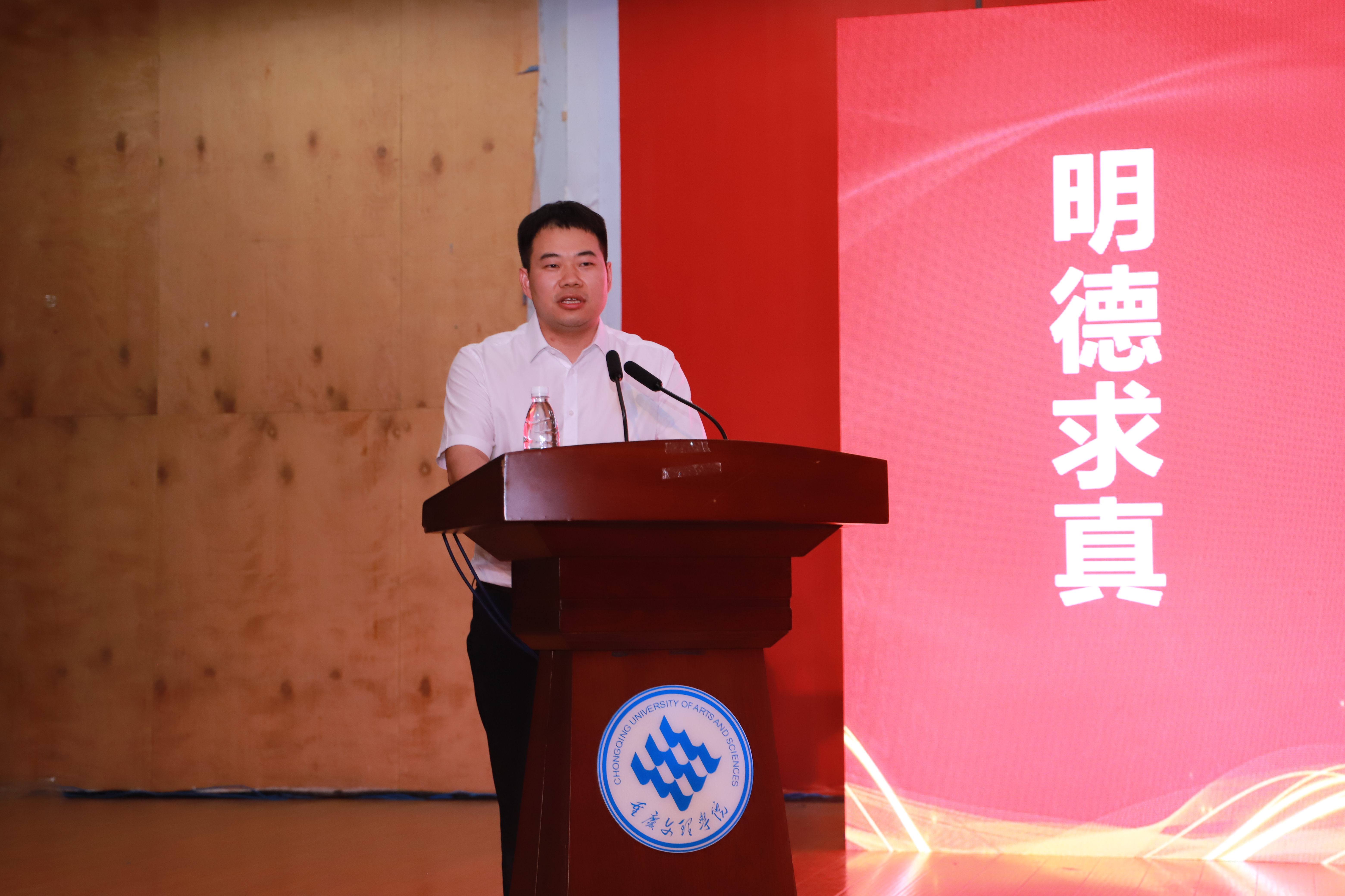 iGzL_1758009523211063522.jpg iGzL_1758009523211063522.jpg